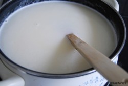 Preparando sopa yogur